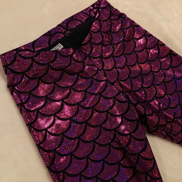Magenta mermaid scale leggings - Picture 3 of 9